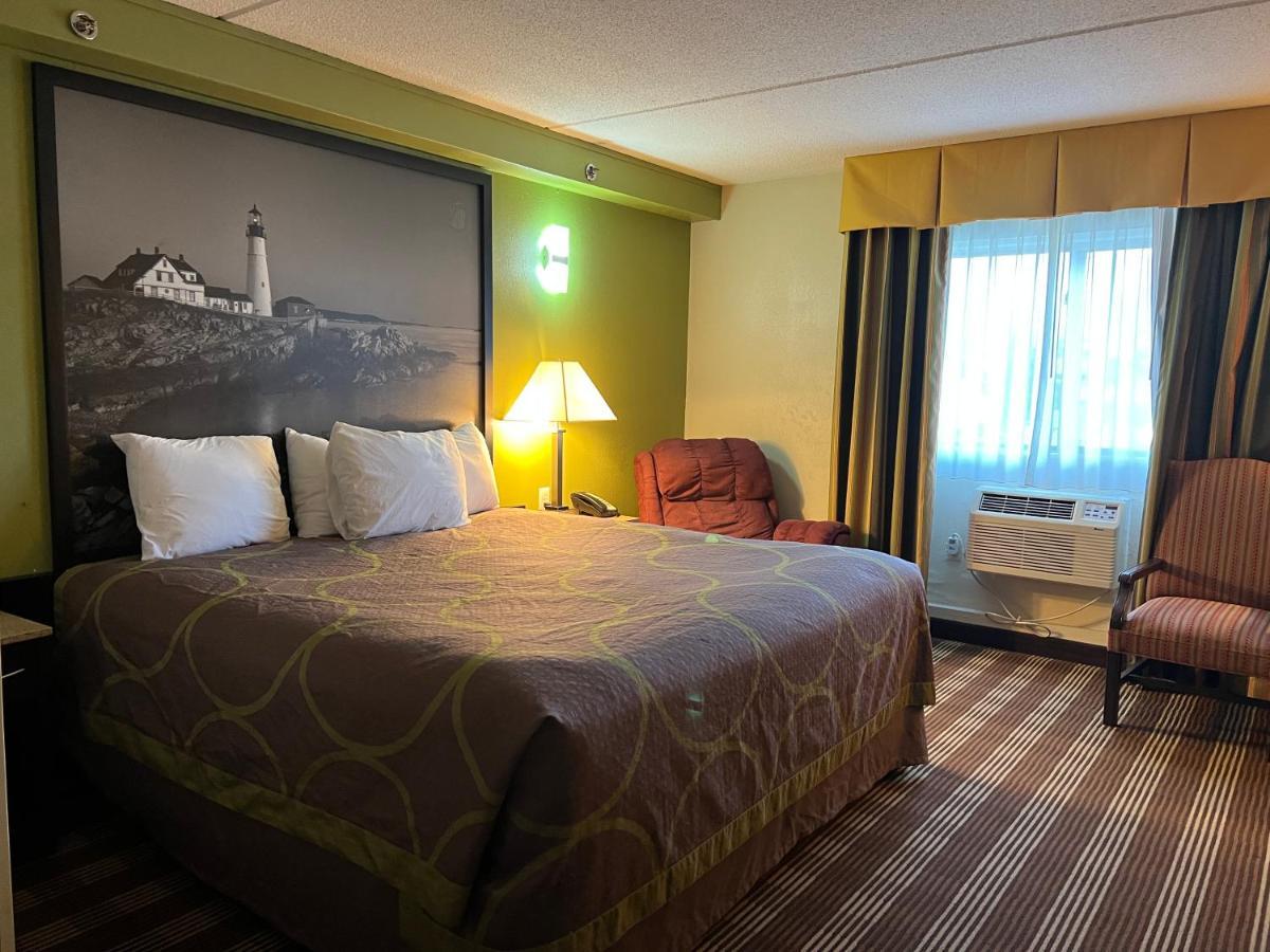 Super 8 By Wyndham Hotel