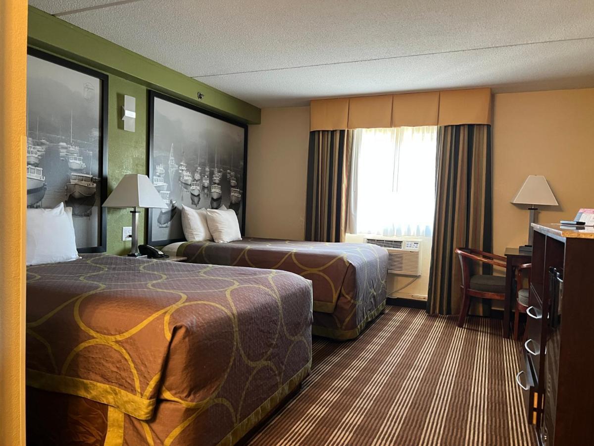 Super 8 By Wyndham Hotel 2*